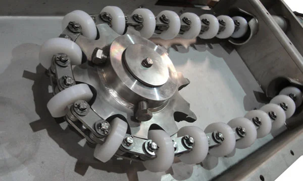 A drag chain conveyor