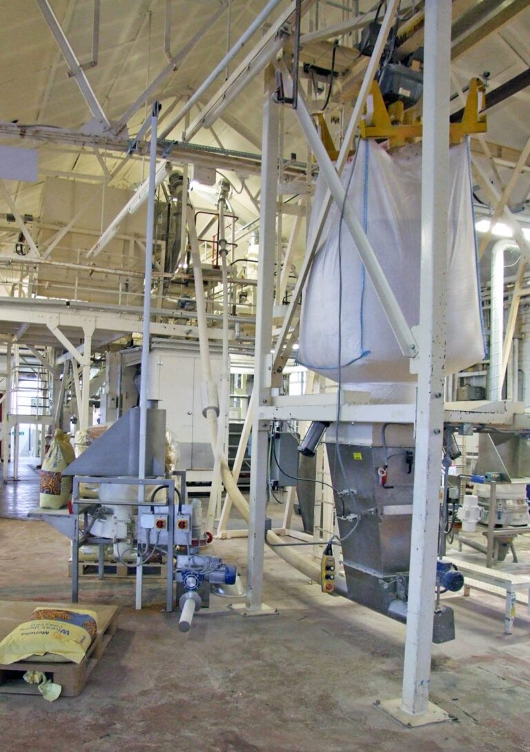 Bulk Bag Unloader & Flexible Screw Conveyor Used to Make Favorite