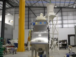 Sack tip station for controlled material handling